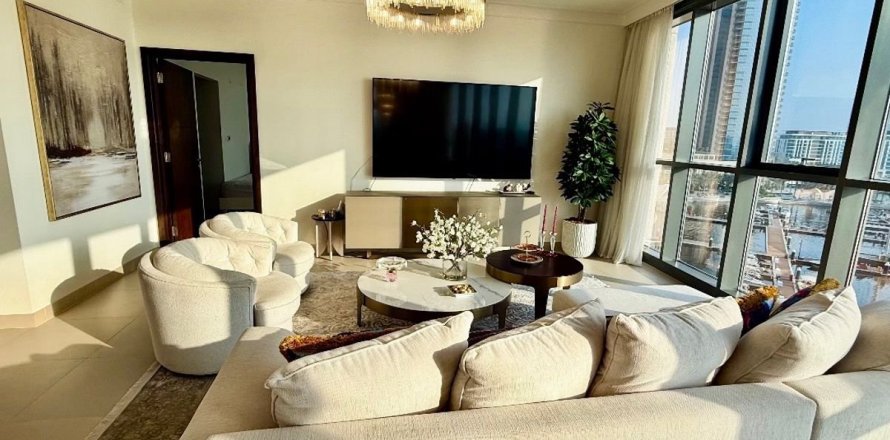Apartment in Dubai 3 bedrooms, 197.3 sq.m. № 145923