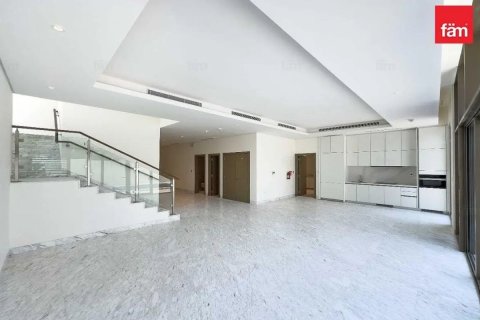 Villa à Dubai, 4 chambres, 642.5 m², № 143673