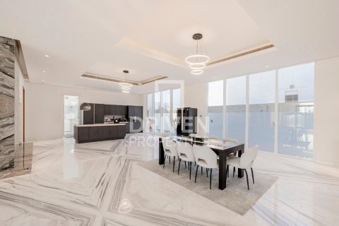 Снять в аренду виллу в Nadd Al Sheba, Дубай: 7 спален, 1475.95м², № 145486 - фото 9
