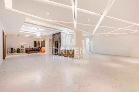 Снять в аренду виллу в Nadd Al Sheba, Дубай: 7 спален, 1475.95м², № 145486 - фото 14