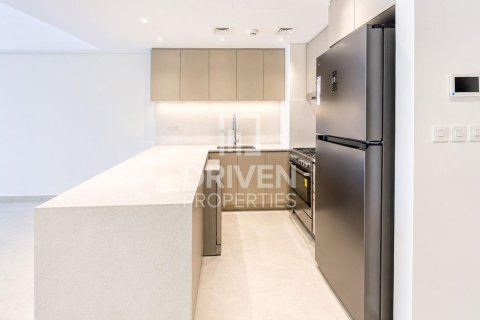 Квартира в Umm Suqeim 3, Умм-Сукейм, Дубай, 2 спальни, 110.65м², № 145653