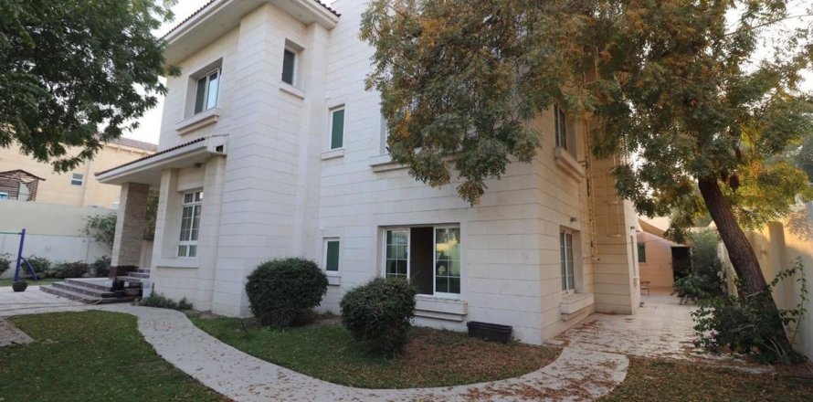 Villa in Al Barsha, Dubai 6 bedrooms, 1393.5 sq.m. № 143968