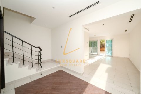 Villa in Dubai 1 bedroom, 180 sq.m. № 143764 - photo 2