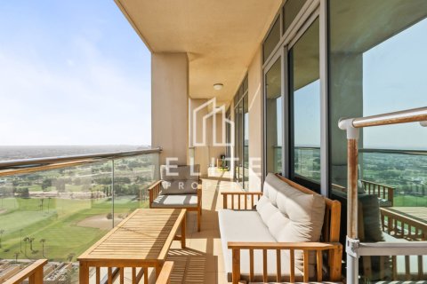 Appartement à Golf Towers, The Views, Dubai, 2 chambres, 131 m², № 145839