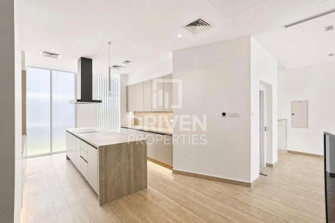 Townhouse in Al Barari, Dubai 4 bedrooms, 179.77 sq.m. № 145624 - photo 17