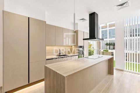 Townhouse in Al Barari, Dubai 4 bedrooms, 179.77 sq.m. № 145624 - photo 15