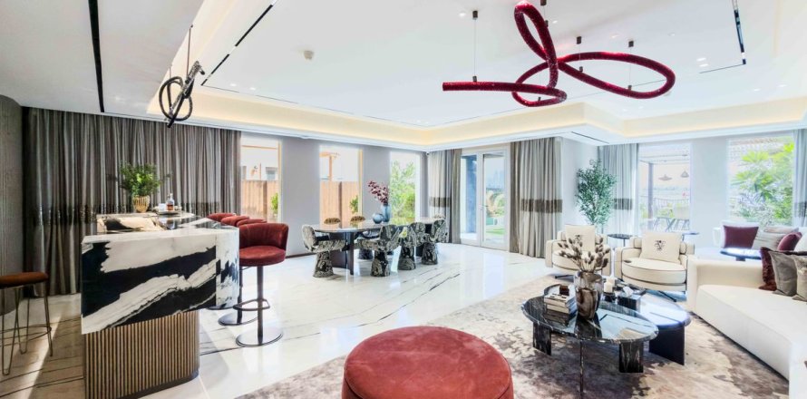 Townhouse in Dubai 5 bedrooms, 518.3 sq.m. № 144022