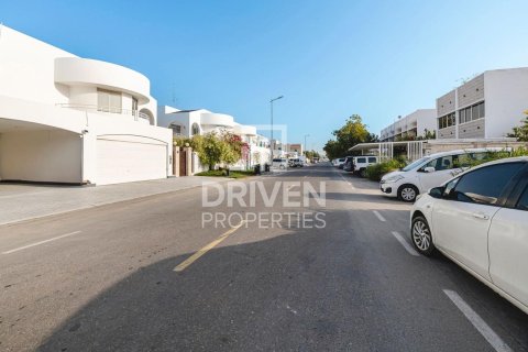 Terreno en Umm Suqeim, Dubai, 1117.62 m², № 144305 - foto 2
