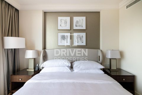 Apartment in The Address Residence Fountain Views, Downtown Dubai (Downtown Burj Dubai), Dubai 3 bedrooms, 205.87 sq.m. № 145424 - photo 13