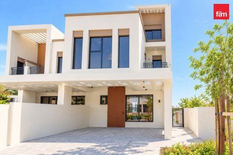Villa in Dubai 5 bedrooms, 183.6 sq.m. № 143288