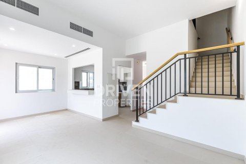 Villa en Amaranta, Dubai Land, Dubai, 4 dormitorios, 330.36 m², № 144296 - foto 2
