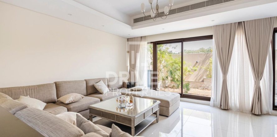 Villa à Meydan, Dubai, 4 chambres, 219.34 m², № 144328