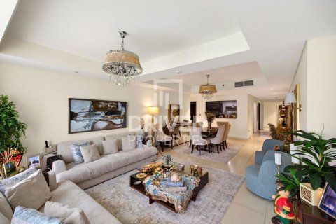 Apartment in The Crescent, Palm Jumeirah, Dubai 3 bedrooms, 397.9 sq.m. № 144906 - photo 2
