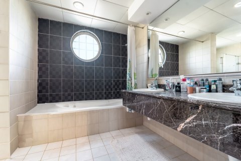 Villa en Jumeirah Islands, Dubai, 4 dormitorios, 488 m², № 143568 - foto 8