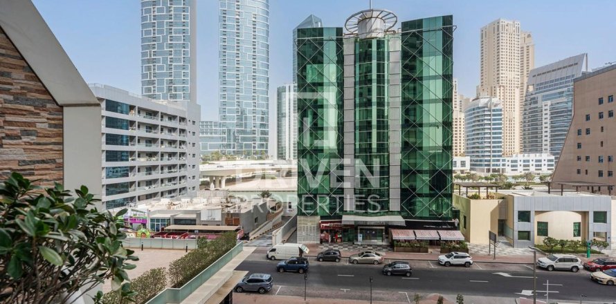 Appartement à KG Tower, Dubai Marina, Dubai, 3 chambres, 251.12 m², № 144758