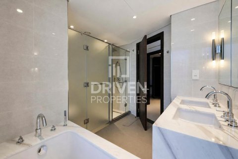 Apartment in Downtown Dubai (Downtown Burj Dubai), Dubai 2 bedrooms, 159.51 sq.m. № 144124 - photo 15