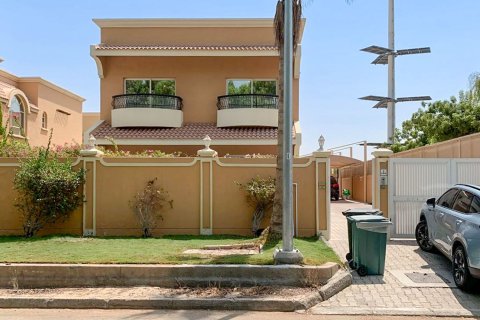 Villa in Al Safa, Dubai 4 bedrooms, 5870.36 sq.m. № 145776 - photo 3