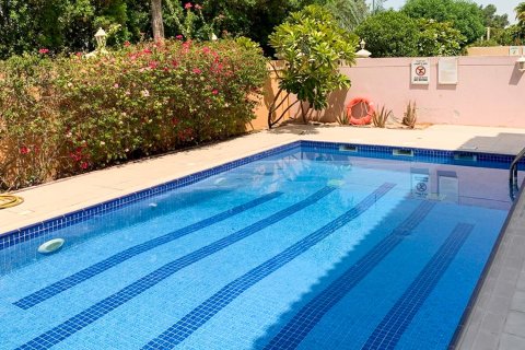Villa in Al Safa, Dubai 4 bedrooms, 5870.36 sq.m. № 145776