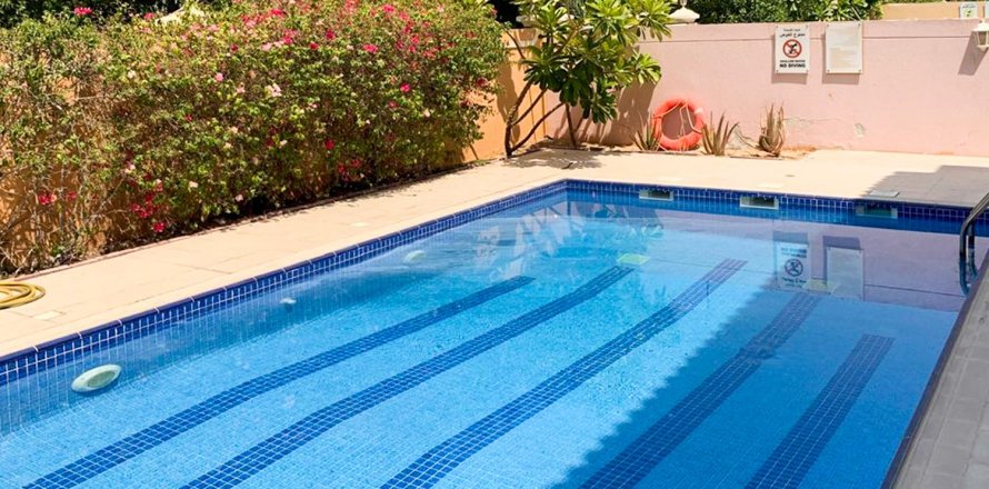 Villa in Al Safa, Dubai 4 bedrooms, 5870.36 sq.m. № 145776