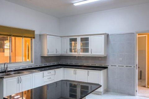 Villa in Al Safa, Dubai 4 bedrooms, 5870.36 sq.m. № 145776 - photo 4