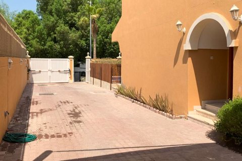 Villa in Al Safa, Dubai 4 bedrooms, 5870.36 sq.m. № 145776 - photo 18