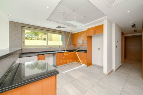 Villa à Jumeirah Park, Dubai, 4 chambres, 512 m², № 143991 - photo 5
