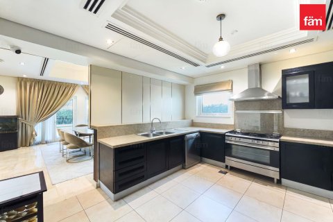 Villa in Al Furjan, Dubai 4 bedrooms, 600 sq.m. № 143872 - photo 5