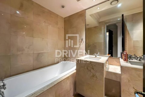 Apartment in Downtown Dubai (Downtown Burj Dubai), Dubai 2 bedrooms, 240.71 sq.m. № 144633 - photo 11