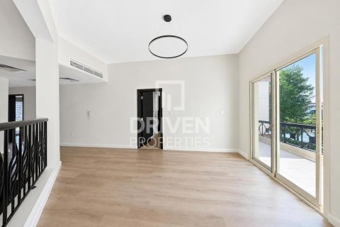 Villa in Al Barsha 1, Al Barsha, Dubai 4 bedrooms, 326.83 sq.m. № 145596 - photo 5