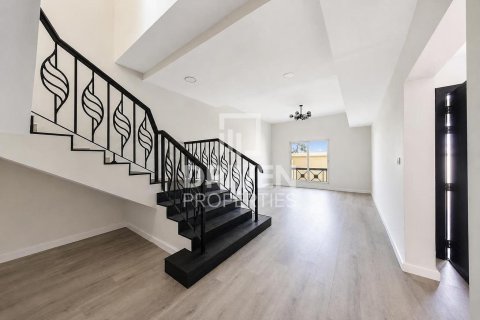 Villa in Al Barsha 1, Al Barsha, Dubai 4 bedrooms, 326.83 sq.m. № 145596 - photo 2