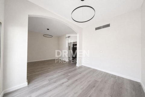 Villa in Al Barsha 1, Al Barsha, Dubai 4 bedrooms, 326.83 sq.m. № 145596 - photo 8