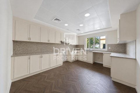 Villa in Al Barsha 1, Al Barsha, Dubai 4 bedrooms, 326.83 sq.m. № 145596 - photo 16