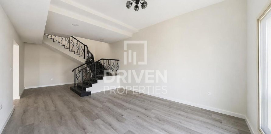 Villa in Al Barsha 1, Al Barsha, Dubai 4 bedrooms, 326.83 sq.m. № 145596