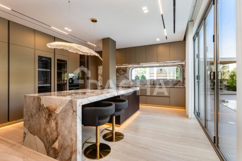 Villa en Jumeirah Islands, Dubai, 5 dormitorios, 585 m², № 143522 - foto 5