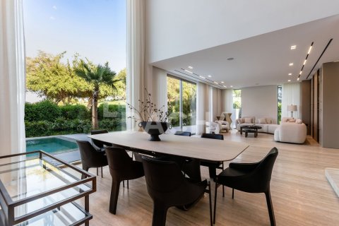 Villa en Jumeirah Islands, Dubai, 5 dormitorios, 585 m², № 143522