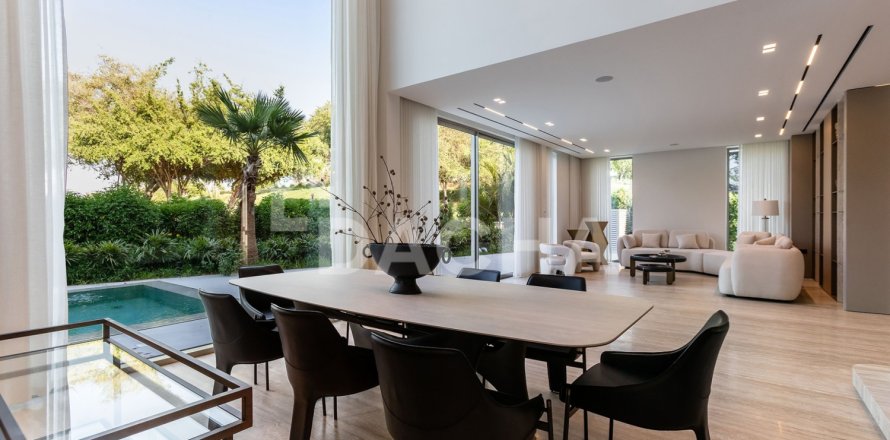 Villa en Jumeirah Islands, Dubai, 5 dormitorios, 585 m², № 143522