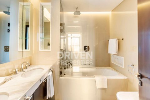 Снять в аренду квартиру в The Address Residence Fountain Views, Даунтаун Дубай (Даунтаун Бурдж Дубай), Дубай: 1 спальня, 79.25м², № 145291 - фото 9