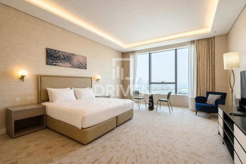 Apartment in The Palm Tower, Palm Jumeirah, Dubai studio, 55.83 sq.m. № 144938 - photo 2