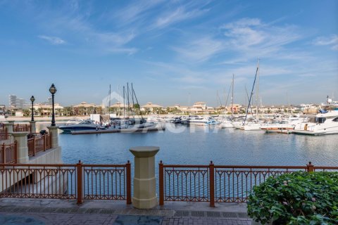 Apartment in Marina Residences, Palm Jumeirah, Dubai 2 bedrooms, 371 sq.m. № 143530 - photo 2