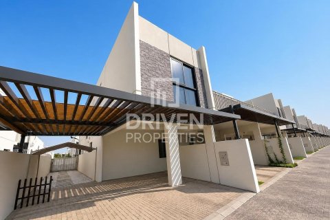 Townhouse in Dubai 3 bedrooms, 174.84 sq.m. № 145179 - photo 2