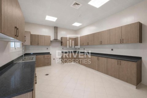 Villa en Jumeirah 3, Jumeirah, Dubai, 6 dormitorios, 1393.55 m², № 144984 - foto 11