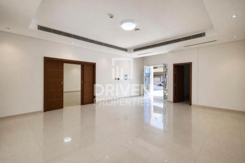 Villa en Jumeirah 3, Jumeirah, Dubai, 6 dormitorios, 1393.55 m², № 144984 - foto 3