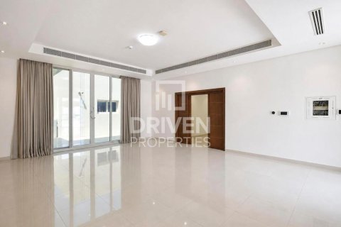 Villa en Jumeirah 3, Jumeirah, Dubai, 6 dormitorios, 1393.55 m², № 144984 - foto 2