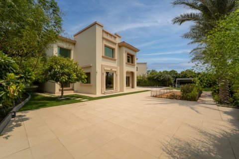 Villa en Jumeirah Islands, Dubai, 4 dormitorios, 345 m², № 143613 - foto 2