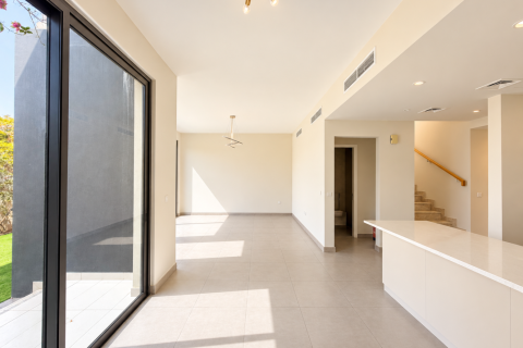 Villa in Dubai 4 bedrooms, 202 sq.m. № 143577 - photo 3