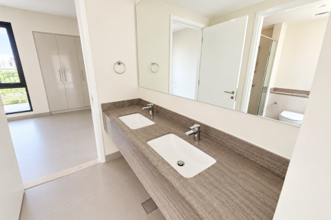 Villa in Dubai 4 bedrooms, 202 sq.m. № 143577 - photo 27