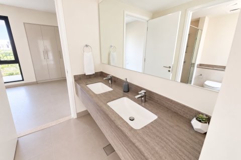 Villa in Dubai 4 bedrooms, 202 sq.m. № 143577 - photo 26