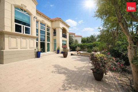 Villa in Jumeirah Islands, Dubai 4 bedrooms, 988.2 sq.m. № 143814 - photo 30