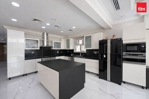 Villa in Jumeirah Islands, Dubai 4 bedrooms, 988.2 sq.m. № 143814 - photo 11