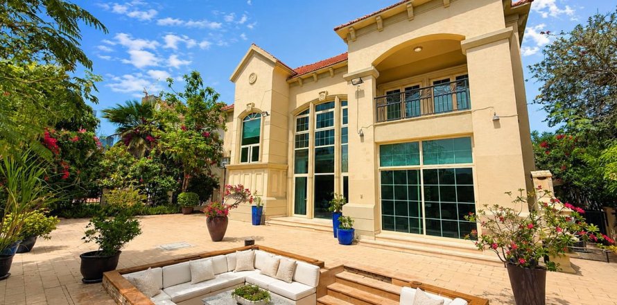 Villa in Jumeirah Islands, Dubai 4 bedrooms, 988.2 sq.m. № 143814